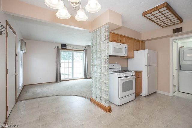 20325 Williamsburg Court 310B, Middleburg Heights, OH 44130