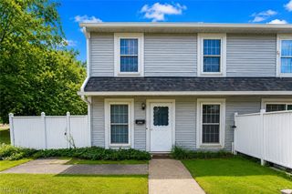 20325 Williamsburg Court 310B, Middleburg Heights, OH 44130