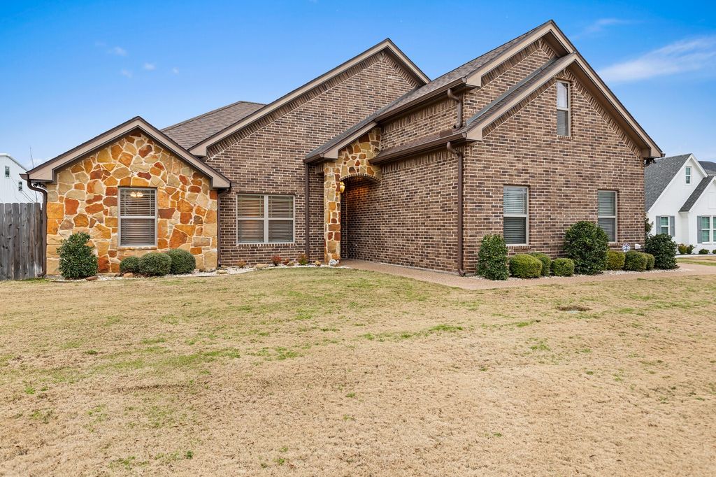 61 N Shore Circle, Waco, TX 76708