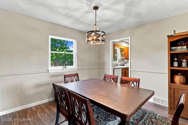 6017 Bay Pine Dr, Louisville, KY 40219