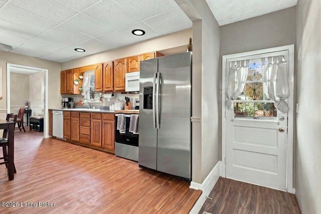6017 Bay Pine Dr, Louisville, KY 40219