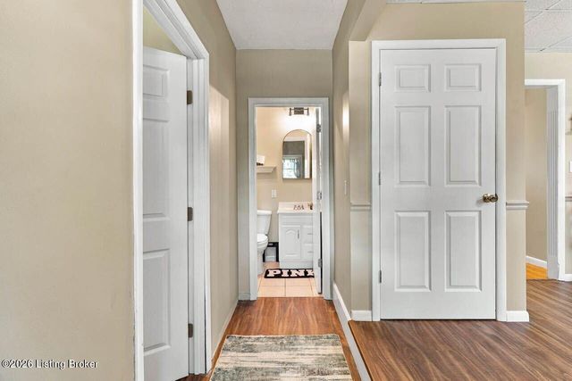 6017 Bay Pine Dr, Louisville, KY 40219