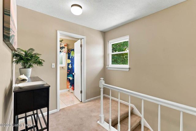 6017 Bay Pine Dr, Louisville, KY 40219