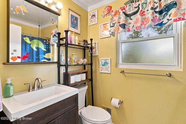 6017 Bay Pine Dr, Louisville, KY 40219