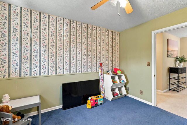 6017 Bay Pine Dr, Louisville, KY 40219