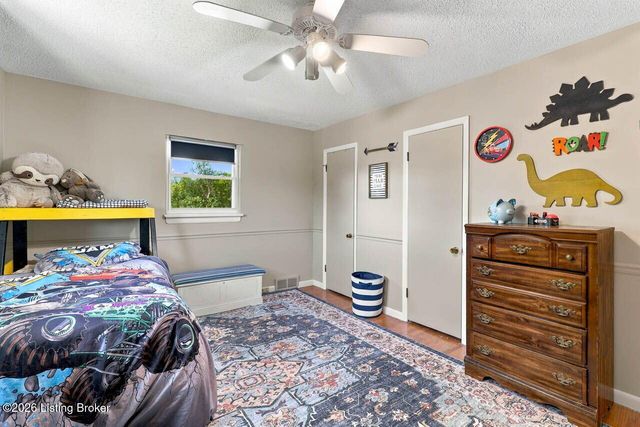 6017 Bay Pine Dr, Louisville, KY 40219