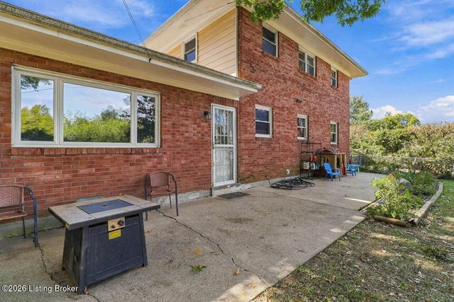 6017 Bay Pine Dr, Louisville, KY 40219