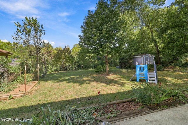 6017 Bay Pine Dr, Louisville, KY 40219