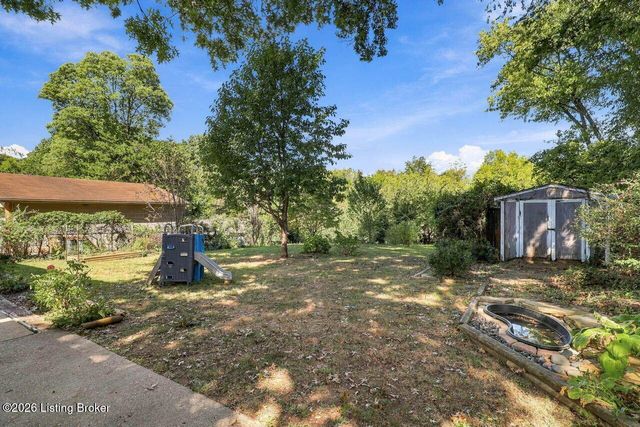 6017 Bay Pine Dr, Louisville, KY 40219