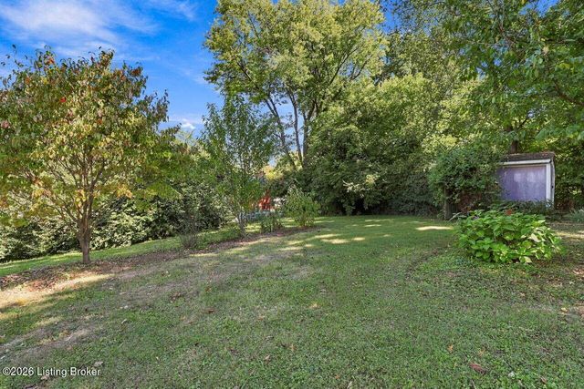 6017 Bay Pine Dr, Louisville, KY 40219