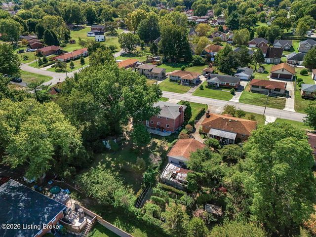 6017 Bay Pine Dr, Louisville, KY 40219