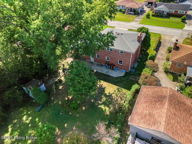 6017 Bay Pine Dr, Louisville, KY 40219