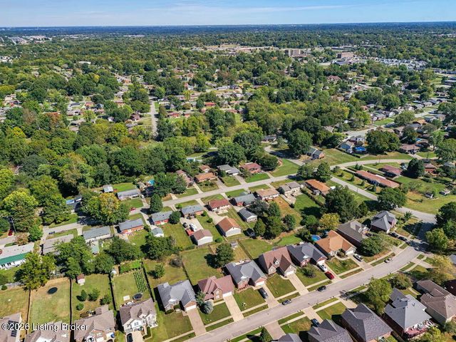 6017 Bay Pine Dr, Louisville, KY 40219
