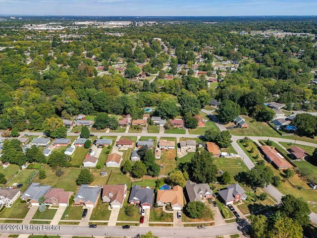 6017 Bay Pine Dr, Louisville, KY 40219