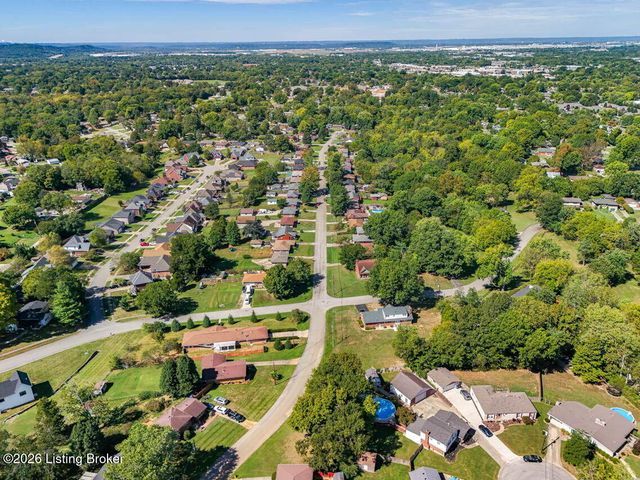 6017 Bay Pine Dr, Louisville, KY 40219