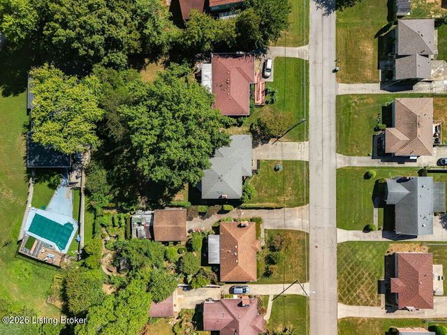 6017 Bay Pine Dr, Louisville, KY 40219