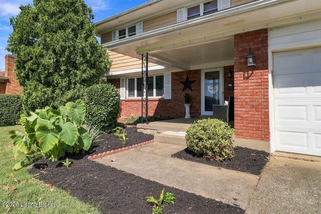 6017 Bay Pine Dr, Louisville, KY 40219