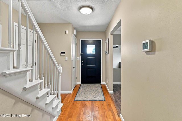 6017 Bay Pine Dr, Louisville, KY 40219