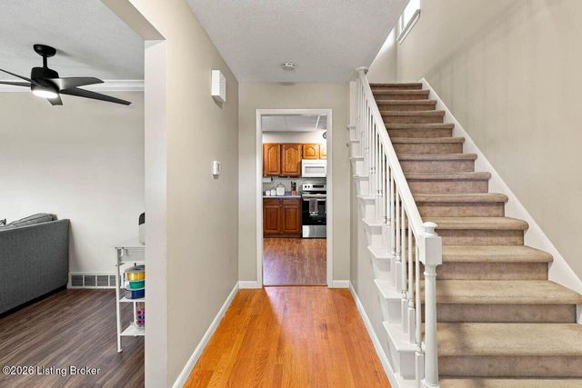 6017 Bay Pine Dr, Louisville, KY 40219
