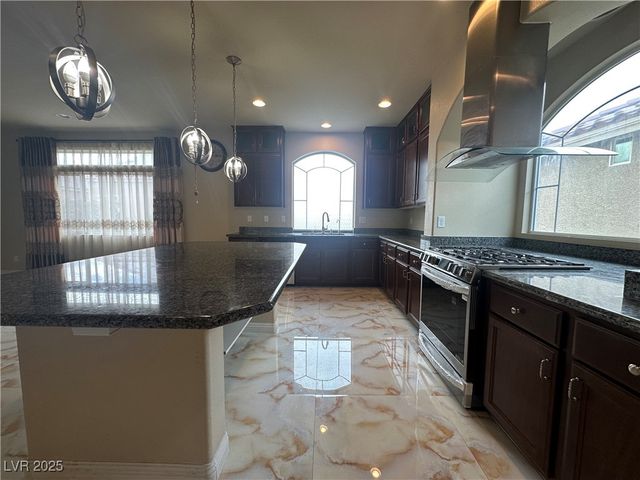 8125 Crimson Creek Court, Las Vegas, NV 89139