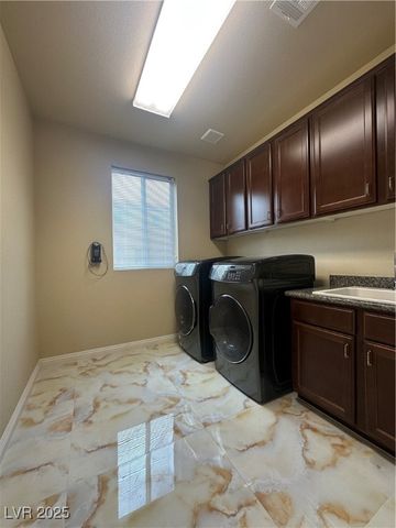 8125 Crimson Creek Court, Las Vegas, NV 89139