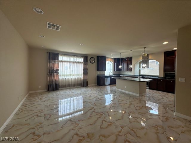 8125 Crimson Creek Court, Las Vegas, NV 89139