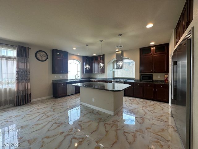 8125 Crimson Creek Court, Las Vegas, NV 89139