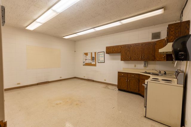 5830 W 35th Street, Cicero, IL 60804