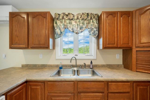 84 Fremont Road, Raymond, NH 03077