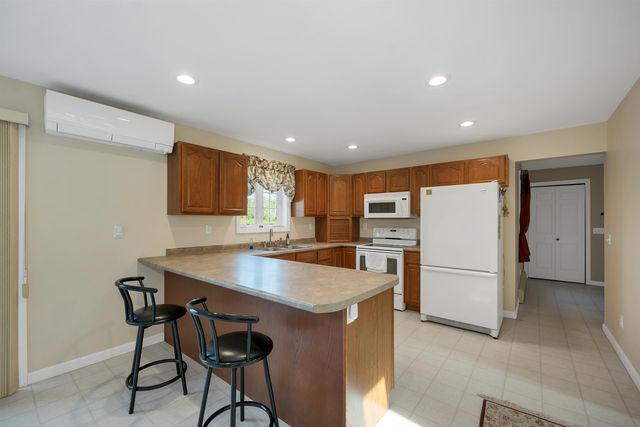 84 Fremont Road, Raymond, NH 03077