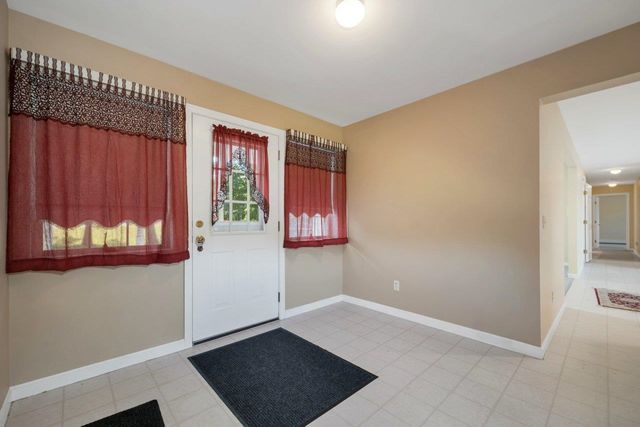 84 Fremont Road, Raymond, NH 03077
