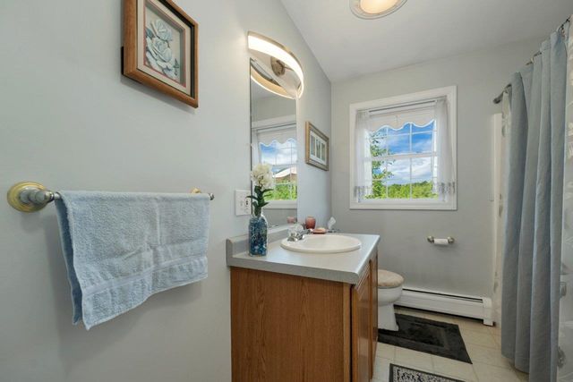 84 Fremont Road, Raymond, NH 03077