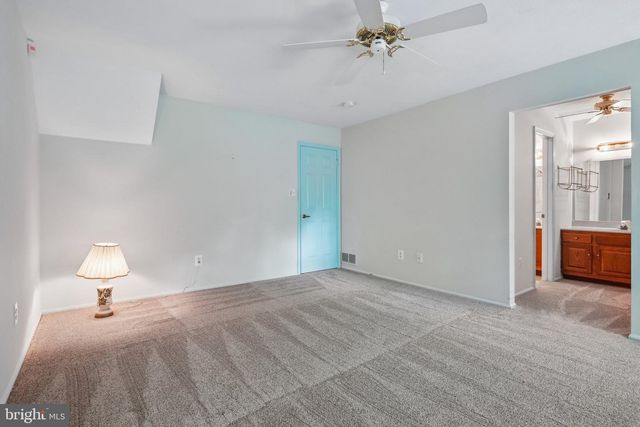 929 LARKSPUR PL S, Mount Laurel, NJ 08054
