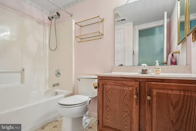 929 LARKSPUR PL S, Mount Laurel, NJ 08054