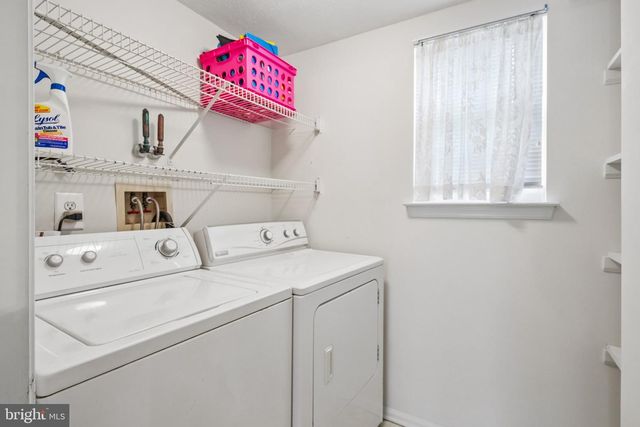 929 LARKSPUR PL S, Mount Laurel, NJ 08054