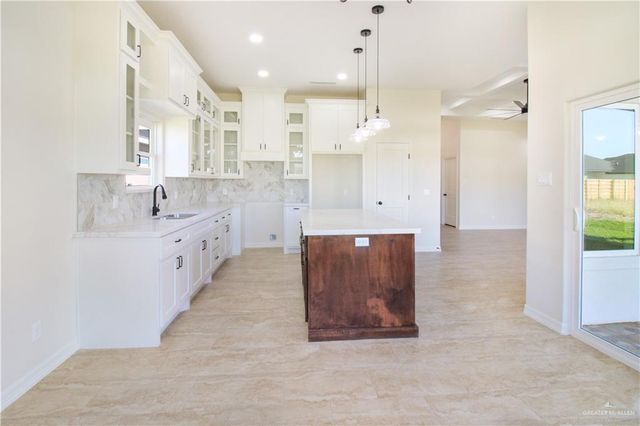 810 Azalea Street, Mission, TX 78573