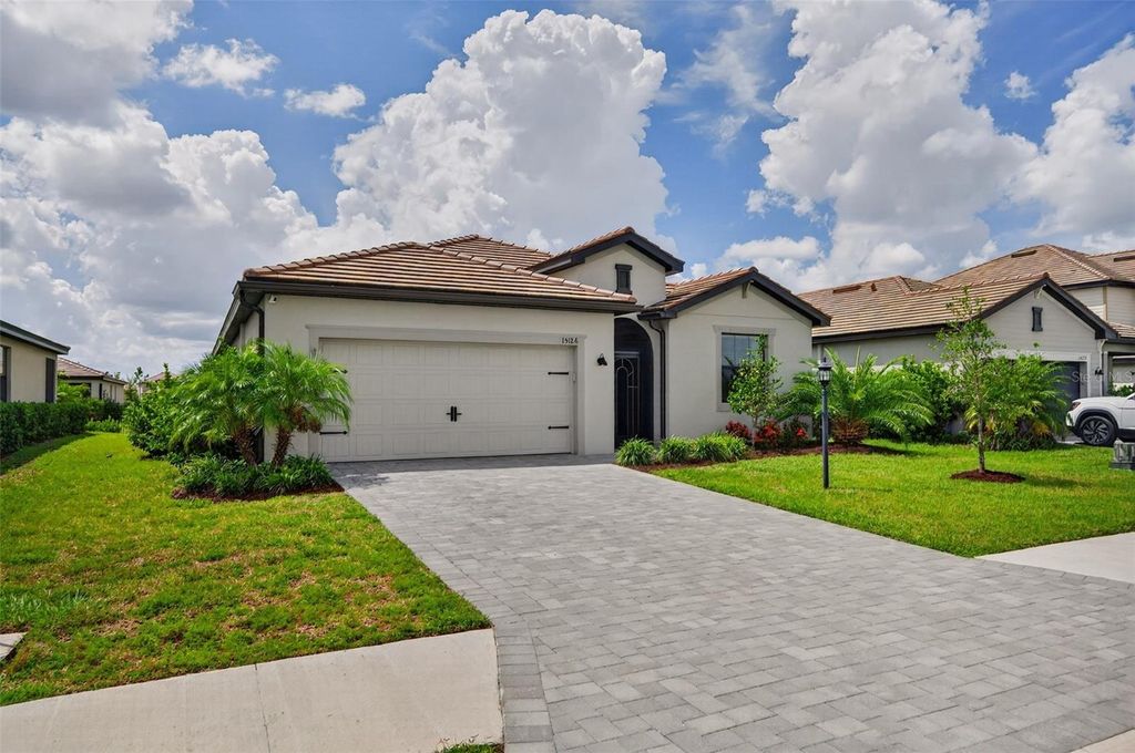 Image 9 of property listing at 15126 MISTY WATER CROSSING, Bradenton, FL 34211