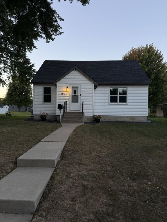 109 1/2 4th Street SW, New Prague, MN 56071 — exterior