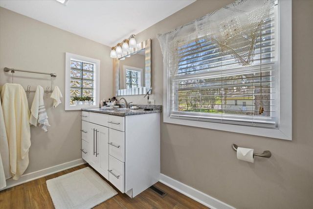 523 Valley ROAD, Twin Lakes, WI 53181