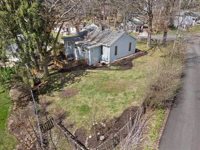 523 Valley ROAD, Twin Lakes, WI 53181