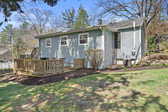 523 Valley ROAD, Twin Lakes, WI 53181
