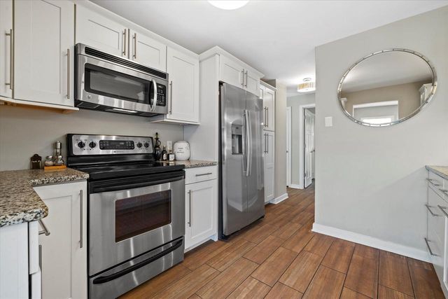 523 Valley ROAD, Twin Lakes, WI 53181