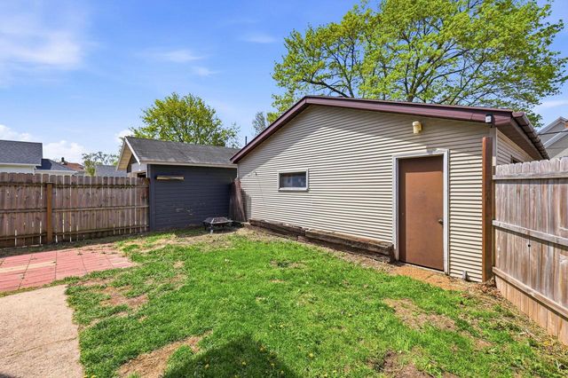 637 Bowen STREET, Oshkosh, WI 54901