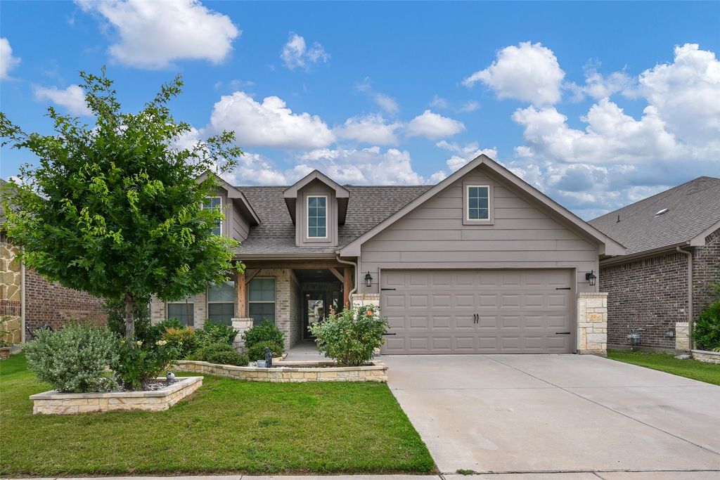 1669 Victoria Drive, Fort Worth, TX 76131
