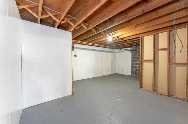 8 Bonnie Lane, Waterbury, CT 06705