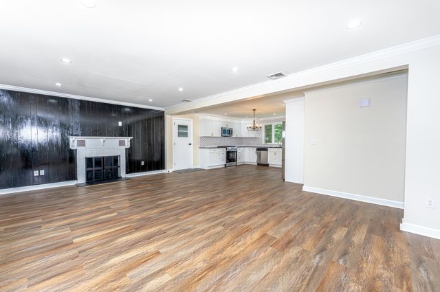 8 Bonnie Lane, Waterbury, CT 06705