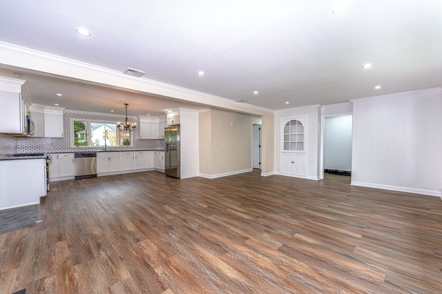 8 Bonnie Lane, Waterbury, CT 06705