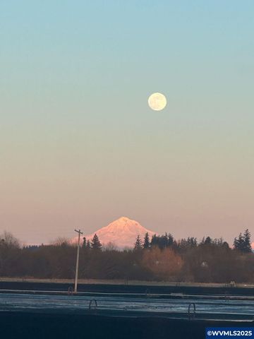 6944 Lakeside Dr NE, Salem, OR 97305