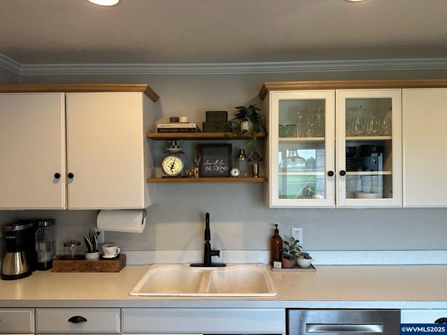 6944 Lakeside Dr NE, Salem, OR 97305