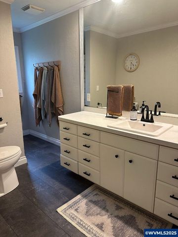 6944 Lakeside Dr NE, Salem, OR 97305